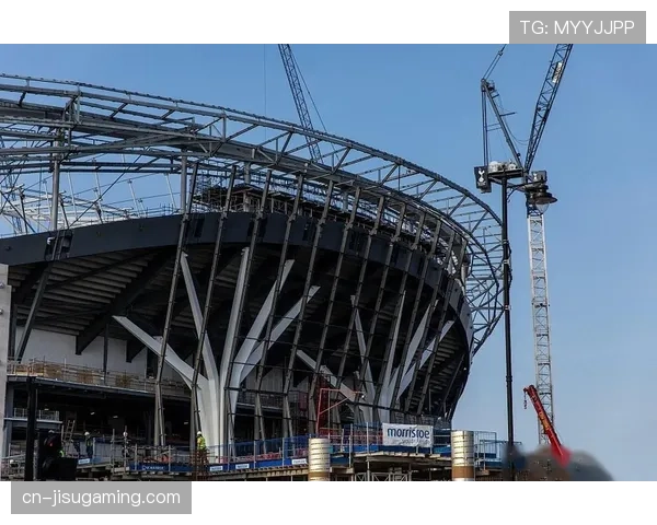 场馆建设：托特纳姆热刺球场测试新草皮系统，旨在提升比赛节奏